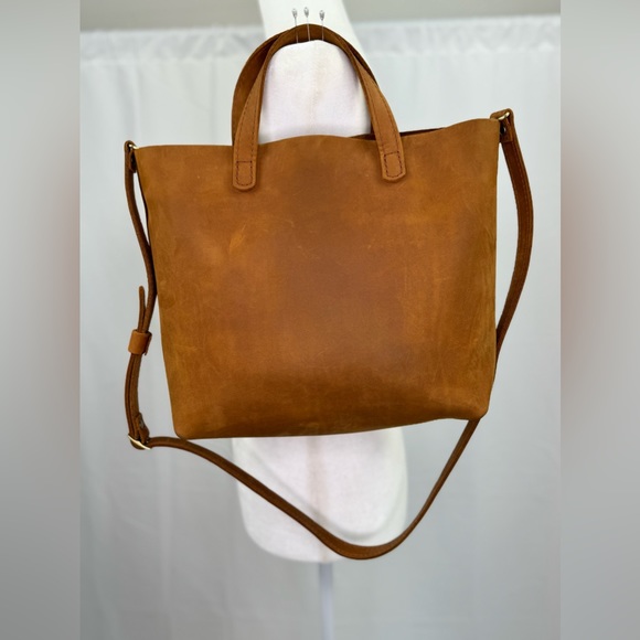 Portland Leather MEDIUM CROSSBODY TOTE Classic in Dakota - Picture 3 of 8